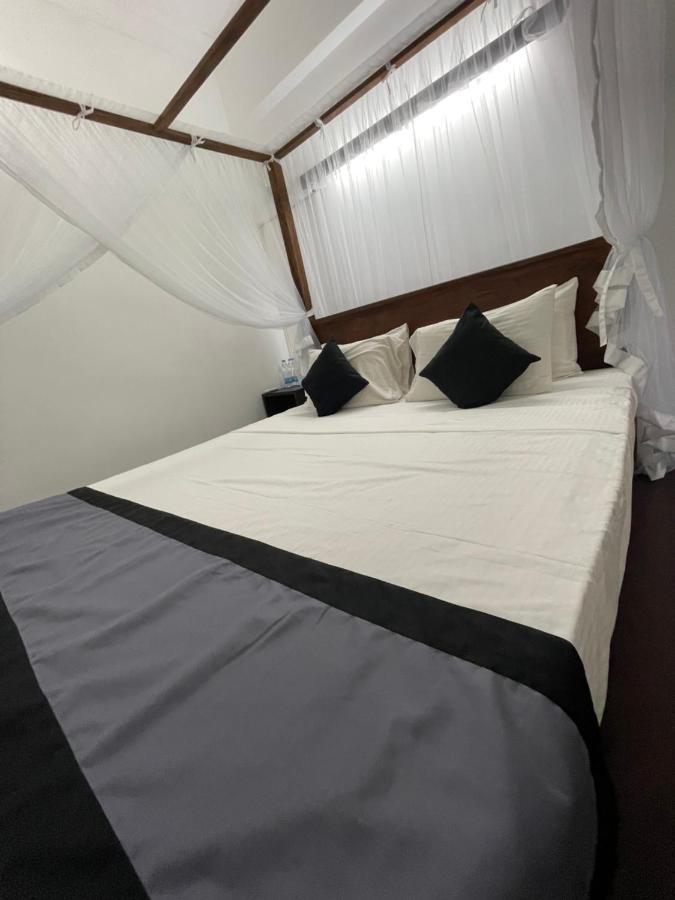 Happy Bay Hotel Weligama Exterior foto
