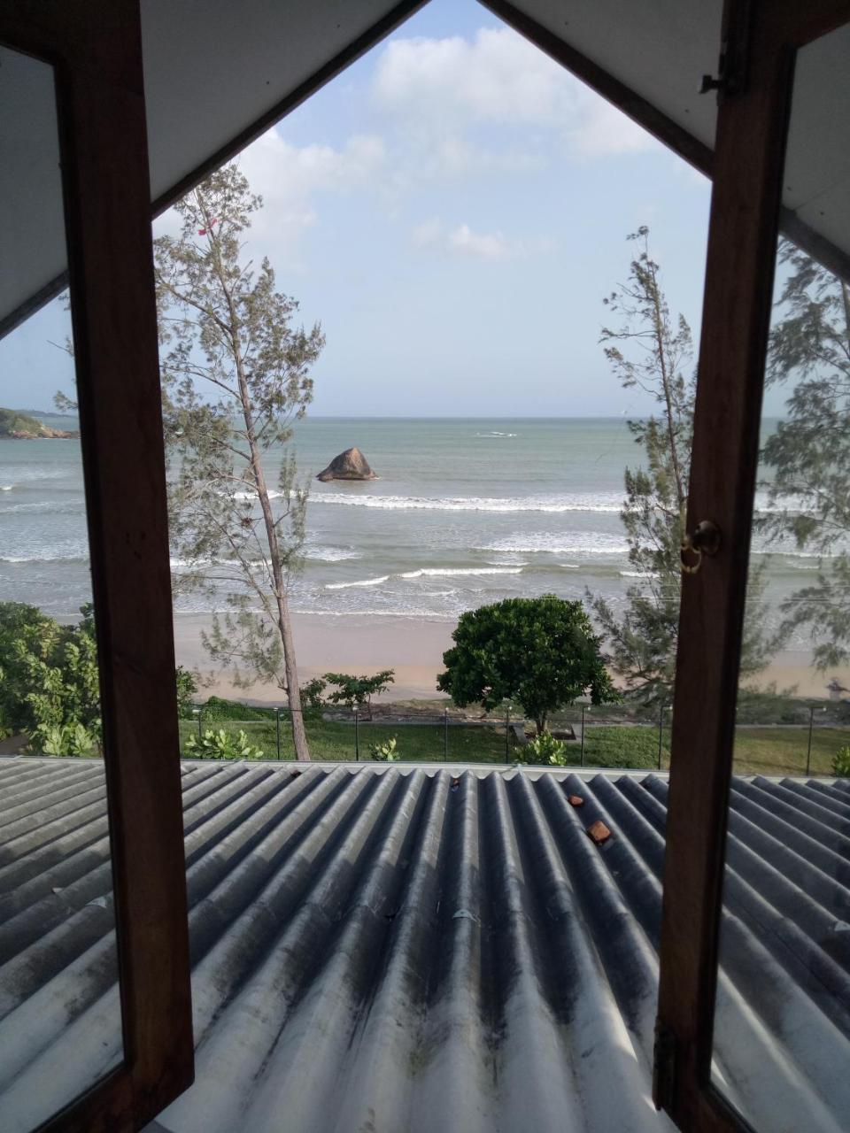 Happy Bay Hotel Weligama Exterior foto